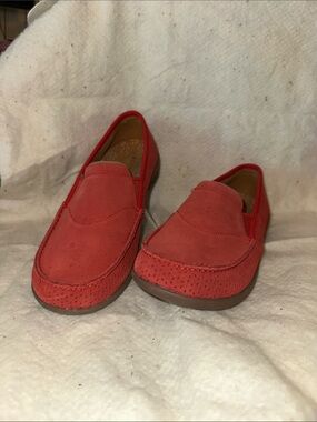 Revitalign Women’s’ Red Suede slip on shoes 9.5D